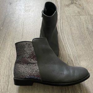 SO Charlotte Grey Girls' Glittery Ankle Boots